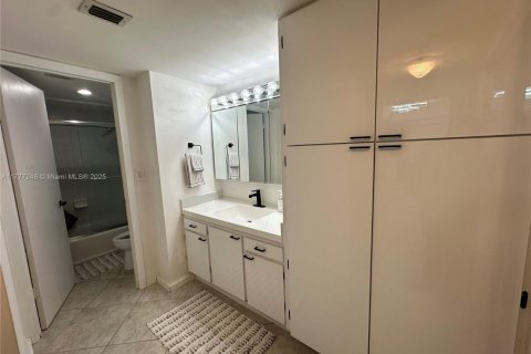 Купить кондоминиум в Авентура, Флорида 2 спальни, 116.22м2, № 1991833 - фото 19