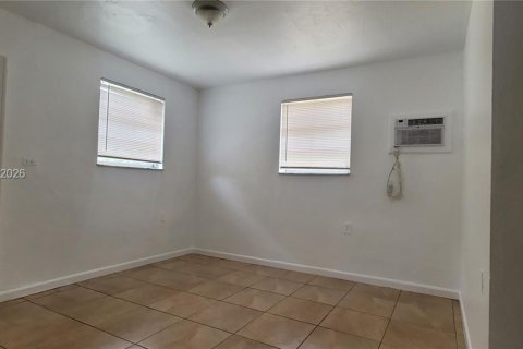 Снять в аренду виллу или дом в Эль Портал, Флорида 1 спальня, 60.39м2, № 2004900 - фото 5