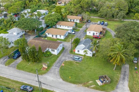 Снять в аренду виллу или дом в Эль Портал, Флорида 1 спальня, 60.39м2, № 2004900 - фото 24