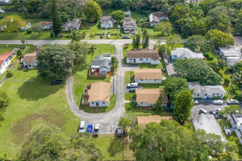 Снять в аренду виллу или дом в Эль Портал, Флорида 1 спальня, 60.39м2, № 2004900 - фото 23