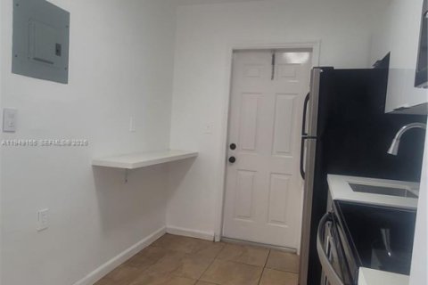 Снять в аренду виллу или дом в Эль Портал, Флорида 1 спальня, 60.39м2, № 2004900 - фото 4