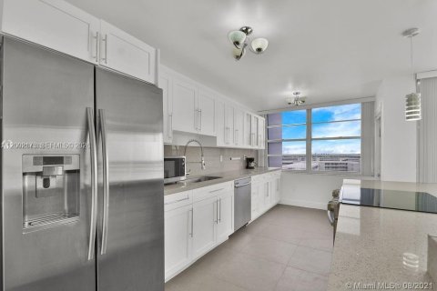 Condo à Aventura, Floride, 2 chambres  № 2066387