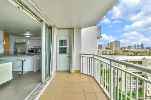 Copropriété à louer à Aventura, Floride: 2 chambres, 145.39 m2 № 2066387 - photo 12