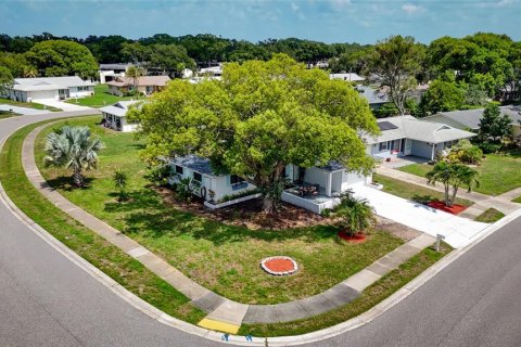 House in Palm Harbor, Florida 2 bedrooms, 105.17 sq.m. № 2230769 - photo 5