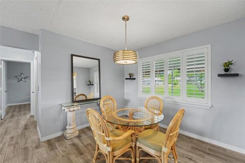 House in Palm Harbor, Florida 2 bedrooms, 105.17 sq.m. № 2230769 - photo 16