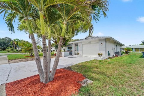 House in Palm Harbor, Florida 2 bedrooms, 105.17 sq.m. № 2230769 - photo 4