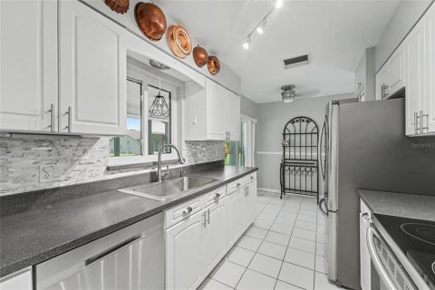 House in Palm Harbor, Florida 2 bedrooms, 105.17 sq.m. № 2230769 - photo 11