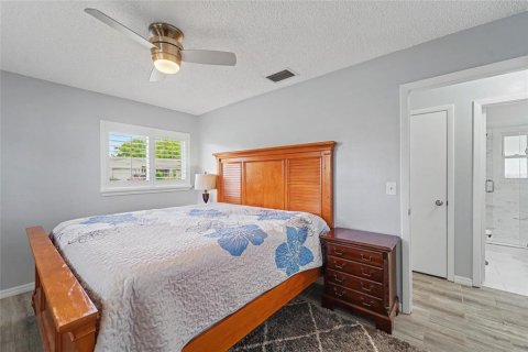 House in Palm Harbor, Florida 2 bedrooms, 105.17 sq.m. № 2230769 - photo 18