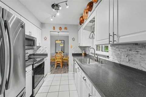 House in Palm Harbor, Florida 2 bedrooms, 105.17 sq.m. № 2230769 - photo 12