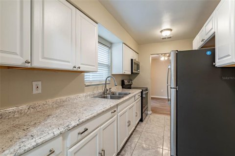 House in Orlando, Florida 3 bedrooms, 97.45 sq.m. № 1565803 - photo 10