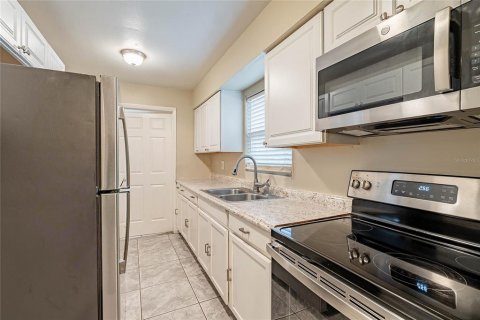 House in Orlando, Florida 3 bedrooms, 97.45 sq.m. № 1565803 - photo 9