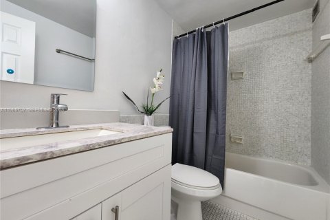 Copropriété à louer à Hollywood, Floride: 2 chambres, 103.12 m2 № 2028973 - photo 14