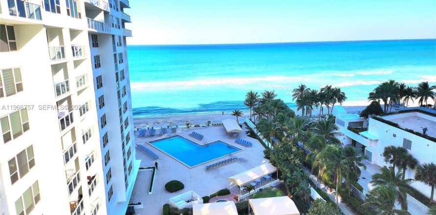 Condo à Hollywood, Floride, 2 chambres  № 2028973