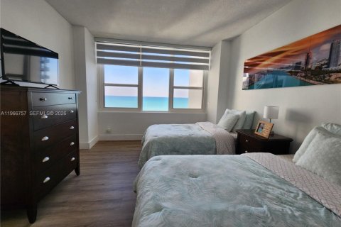 Copropriété à louer à Hollywood, Floride: 2 chambres, 103.12 m2 № 2028973 - photo 13