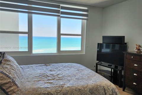 Copropriété à louer à Hollywood, Floride: 2 chambres, 103.12 m2 № 2028973 - photo 10