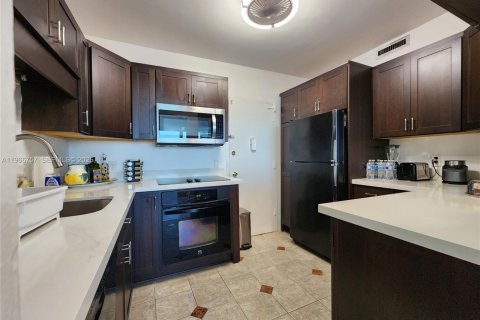 Copropriété à louer à Hollywood, Floride: 2 chambres, 103.12 m2 № 2028973 - photo 7