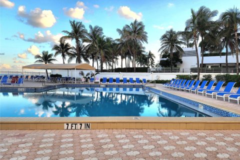 Copropriété à louer à Hollywood, Floride: 2 chambres, 103.12 m2 № 2028973 - photo 16