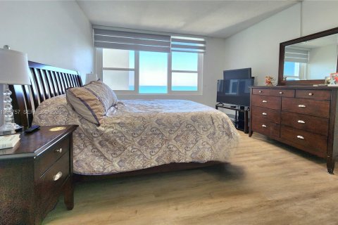 Copropriété à louer à Hollywood, Floride: 2 chambres, 103.12 m2 № 2028973 - photo 9