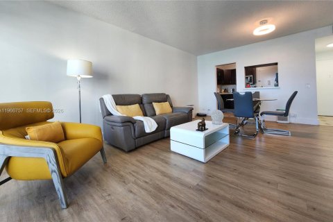 Copropriété à louer à Hollywood, Floride: 2 chambres, 103.12 m2 № 2028973 - photo 6