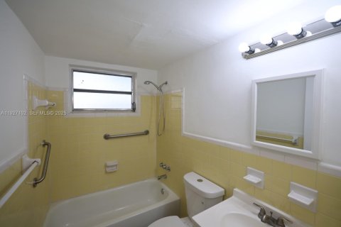 Снять в аренду квартиру в Хайалиа, Флорида 1 спальня, 41.81м2, № 1992331 - фото 8