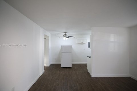 Снять в аренду квартиру в Хайалиа, Флорида 1 спальня, 41.81м2, № 1992331 - фото 3