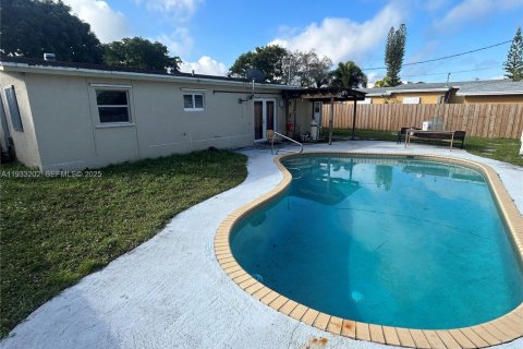 Снять в аренду виллу или дом в Дейви, Флорида 3 спальни, 83.61м2, № 1991984 - фото 4