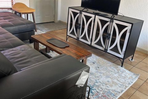 Снять в аренду виллу или дом в Дейви, Флорида 3 спальни, 83.61м2, № 1991984 - фото 10