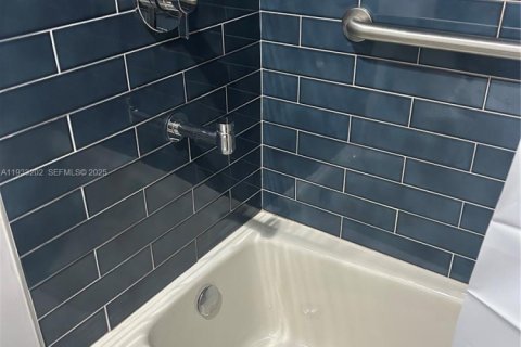 Снять в аренду виллу или дом в Дейви, Флорида 3 спальни, 83.61м2, № 1991984 - фото 7