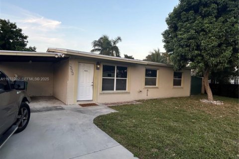 Снять в аренду виллу или дом в Дейви, Флорида 3 спальни, 83.61м2, № 1991984 - фото 9