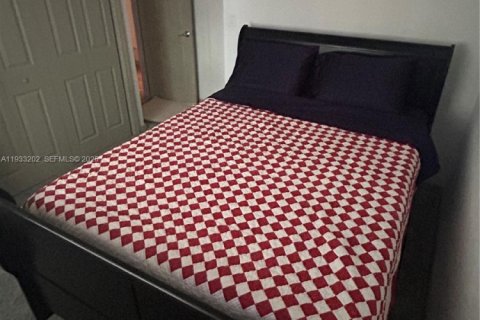 Снять в аренду виллу или дом в Дейви, Флорида 3 спальни, 83.61м2, № 1991984 - фото 6