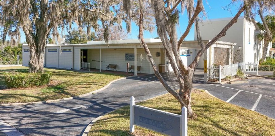 Propiedad comercial en Clermont, Florida 839.37 m2 № 1541569