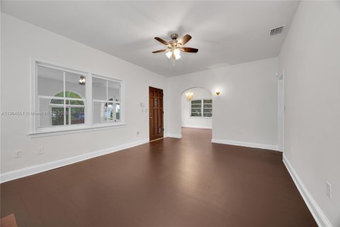 Купить виллу или дом в Корал-Гейблс, Флорида 3 спальни, 176.89м2, № 1956063 - фото 12