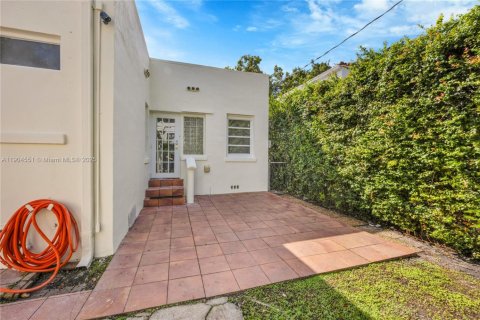 Купить виллу или дом в Корал-Гейблс, Флорида 3 спальни, 176.89м2, № 1956063 - фото 23