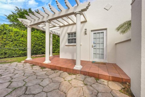 Купить виллу или дом в Корал-Гейблс, Флорида 3 спальни, 176.89м2, № 1956063 - фото 25