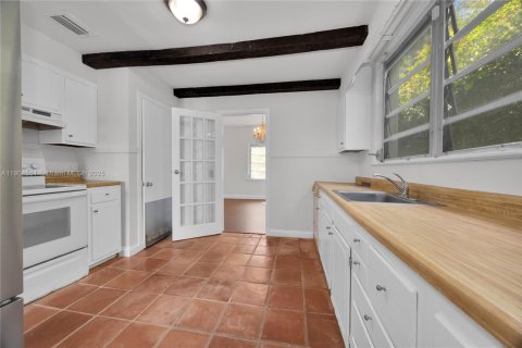 Купить виллу или дом в Корал-Гейблс, Флорида 3 спальни, 176.89м2, № 1956063 - фото 17