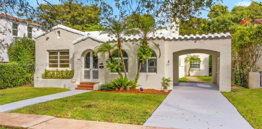 Дом в Корал-Гейблс, Флорида 3 спальни, 176.89м2 № 1956063