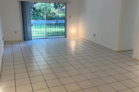 Condo in Coral Gables, Florida, 2 bedrooms  № 1882403 - photo 5