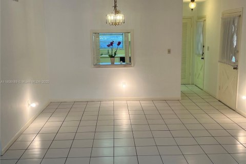 Condo in Coral Gables, Florida, 2 bedrooms  № 1882403 - photo 7