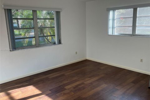 Condo in Coral Gables, Florida, 2 bedrooms  № 1882403 - photo 11