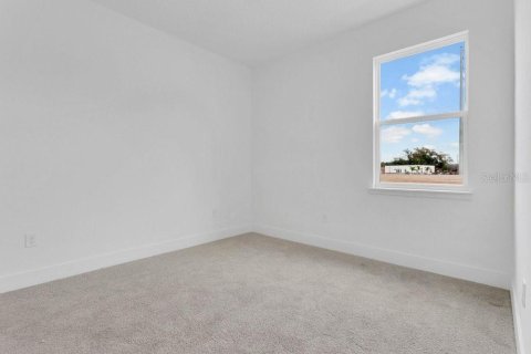 House in Orlando, Florida 5 bedrooms, 240.99 sq.m. № 2408404 - photo 22