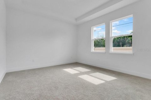 House in Orlando, Florida 5 bedrooms, 240.99 sq.m. № 2408404 - photo 18