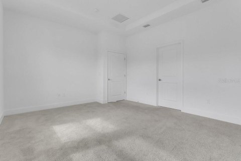 House in Orlando, Florida 5 bedrooms, 240.99 sq.m. № 2408404 - photo 19