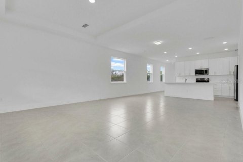 House in Orlando, Florida 5 bedrooms, 240.99 sq.m. № 2408404 - photo 5