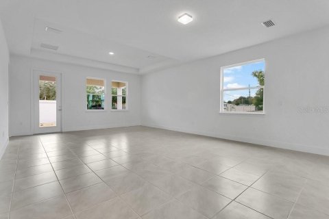 House in Orlando, Florida 5 bedrooms, 240.99 sq.m. № 2408404 - photo 6