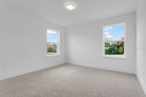 House in Orlando, Florida 5 bedrooms, 240.99 sq.m. № 2408404 - photo 15