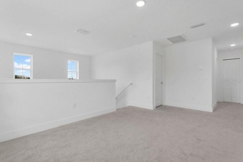 House in Orlando, Florida 5 bedrooms, 240.99 sq.m. № 2408404 - photo 17
