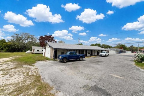 Immobilier commercial à Mascotte, Floride 13 chambres, 407.66 m2 № 2127932