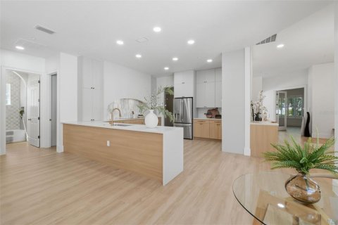 Casa en venta en Orlando, Florida, 5 dormitorios, 267.47 m2 № 2227329 - foto 13