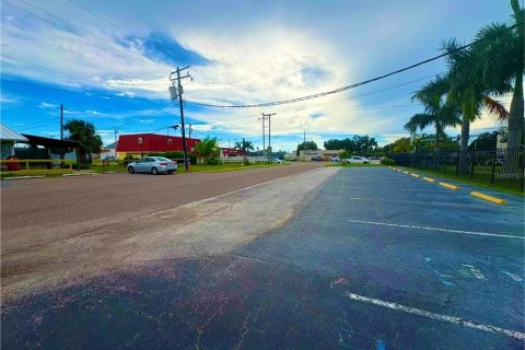 Commercial property in Tampa, Florida 111.48 sq.m. № 2354241 - photo 5