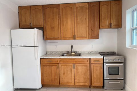 Villa ou maison à louer à Miami, Floride: 2 chambres, 199.93 m2 № 2047942 - photo 5